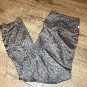Grey/black cheetah leggings